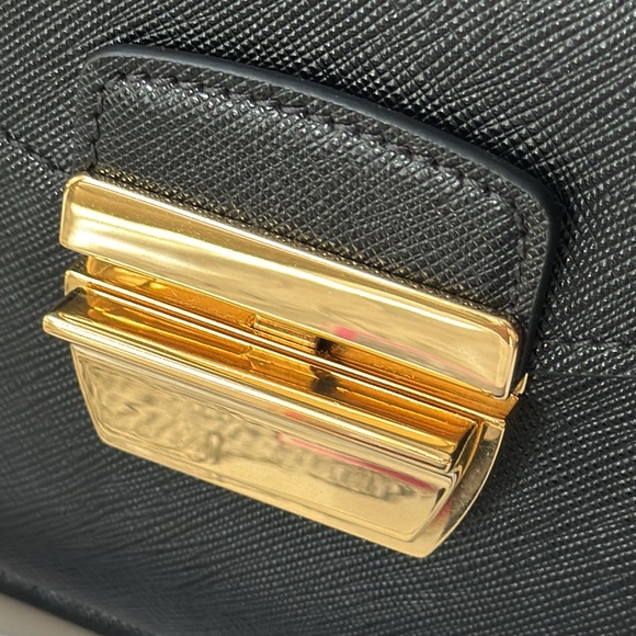 ✨Authentic Prada Saffiano Lux Metropolis/Black Gold Metal/ Excellent Condition - Picture 15 of 16
